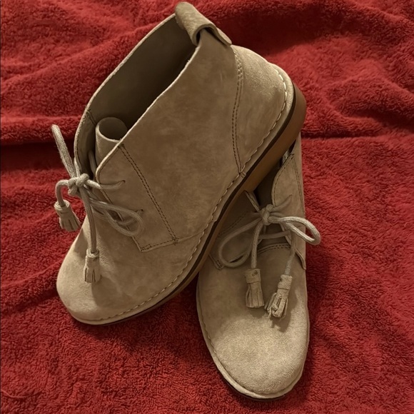 NWOB Hush Puppies Women's Cyra Catelyn Suede Ankle Boots - Picture 1 of 5